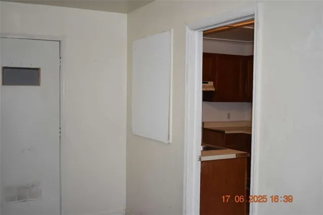 a way to rooms with wooden floor