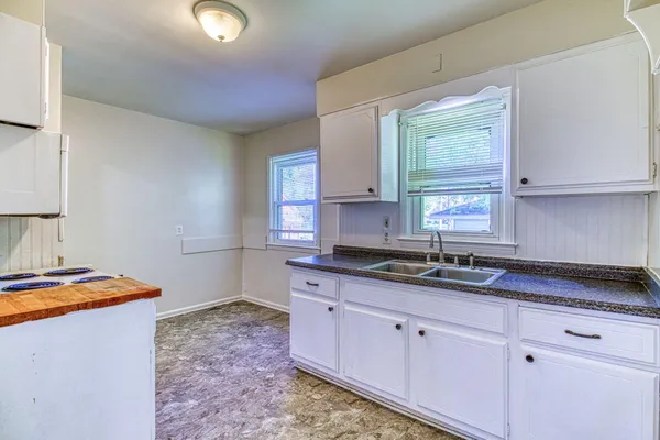 $1,200 | 170 West Maxlow Avenue, Hazel Park, MI 48030