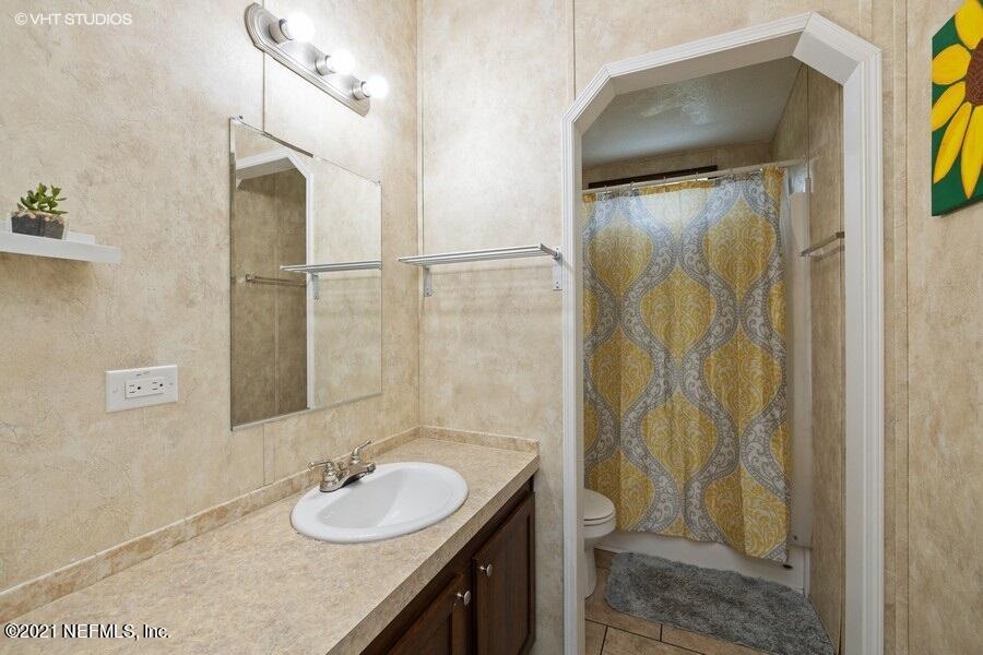 9643 Well Water Road Jacksonville, FL 32220 - Photo 13 of 20 Bathroom 2