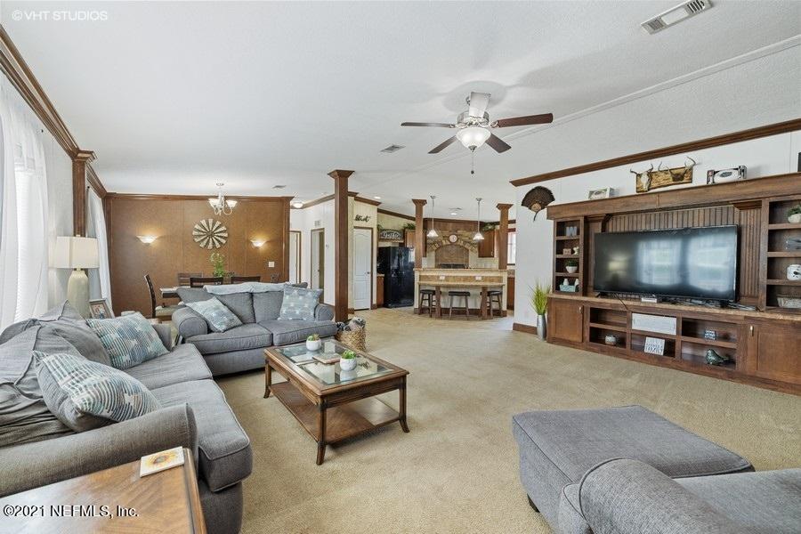 9643 Well Water Road Jacksonville, FL 32220 - Photo 3 of 20 Family Room