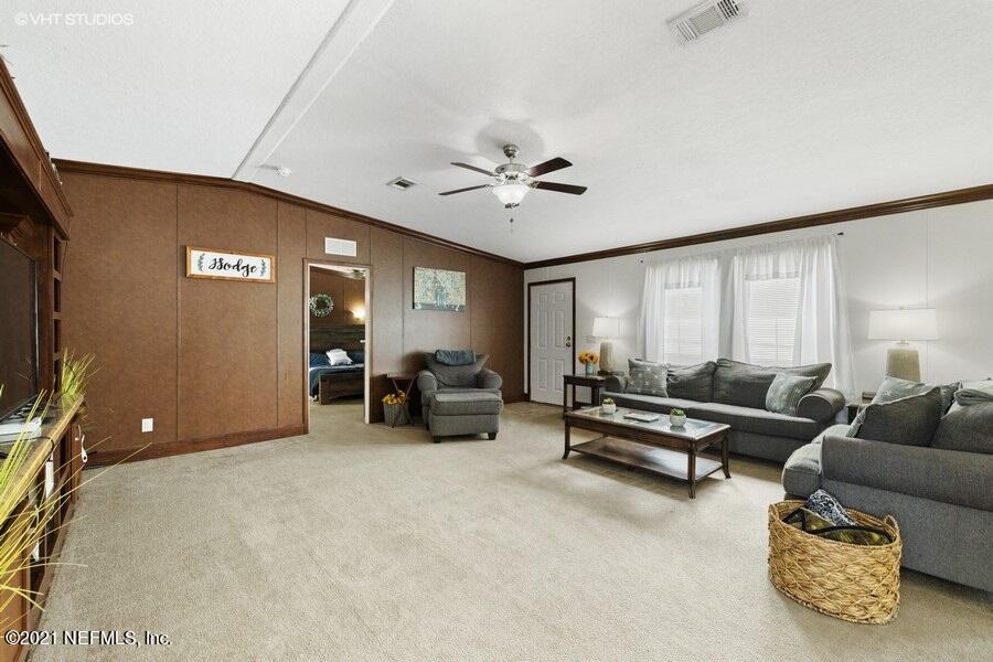 9643 Well Water Road Jacksonville, FL 32220 - Photo 4 of 20 Family Room