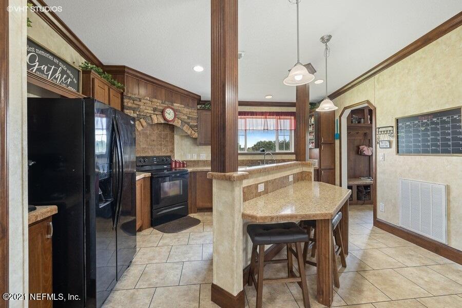 9643 Well Water Road Jacksonville, FL 32220 - Photo 6 of 20 Kitchen