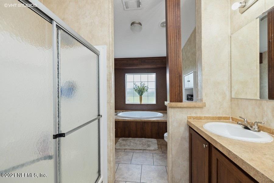 9643 Well Water Road Jacksonville, FL 32220 - Photo 9 of 20 Mater Bath
