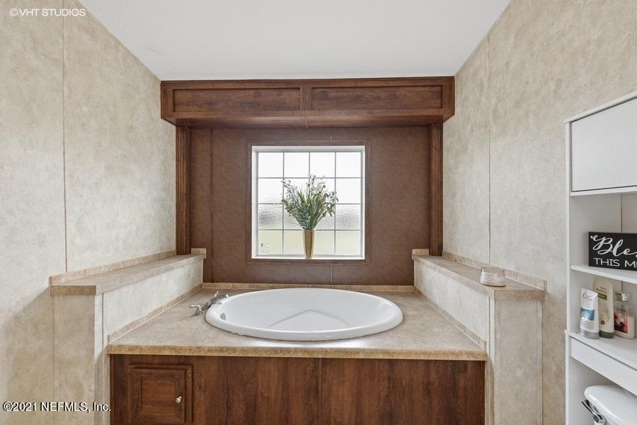 9643 Well Water Road Jacksonville, FL 32220 - Photo 10 of 20 Garden Tub