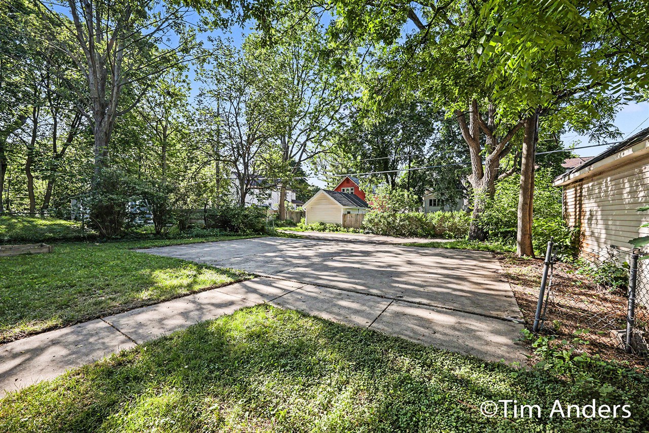 816 Innes Street Northeast Grand Rapids, MI 49503 - Photo 21 of 24