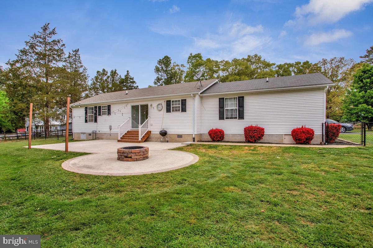 40295 Busy Corner Road Leonardtown, MD 20650 - Photo 6 of 34 Charming home with spacious yard.