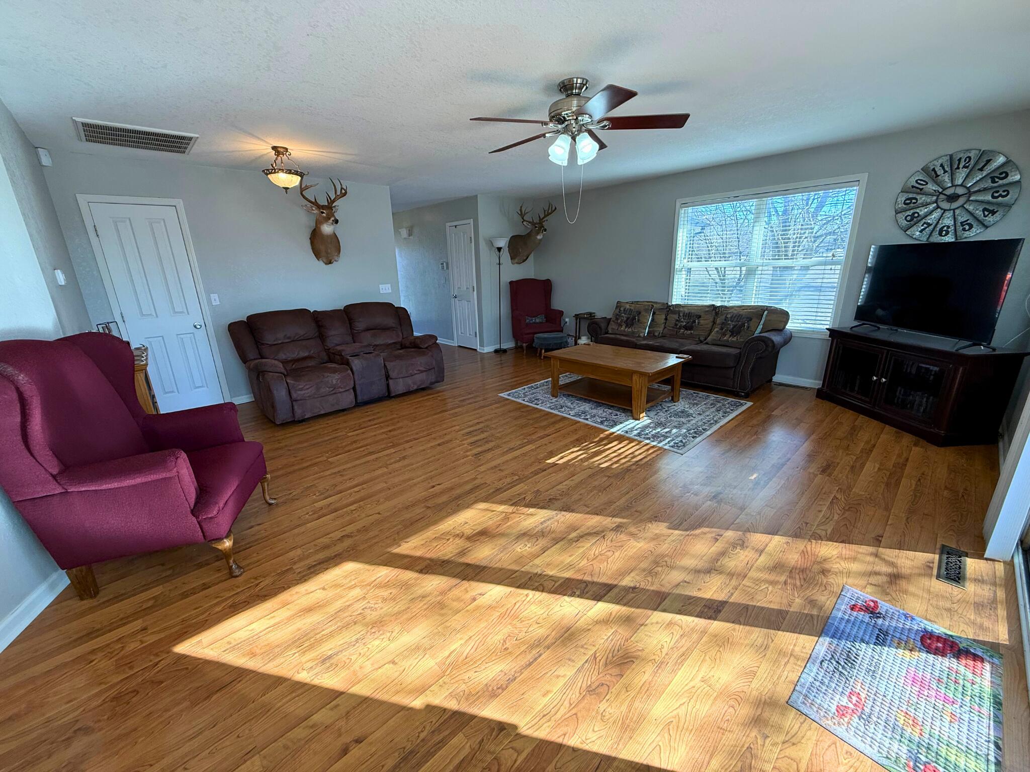 1138 Forest Ridge Drive Bolivar, MO 65613 - Photo 22 of 45 Living Room View 2