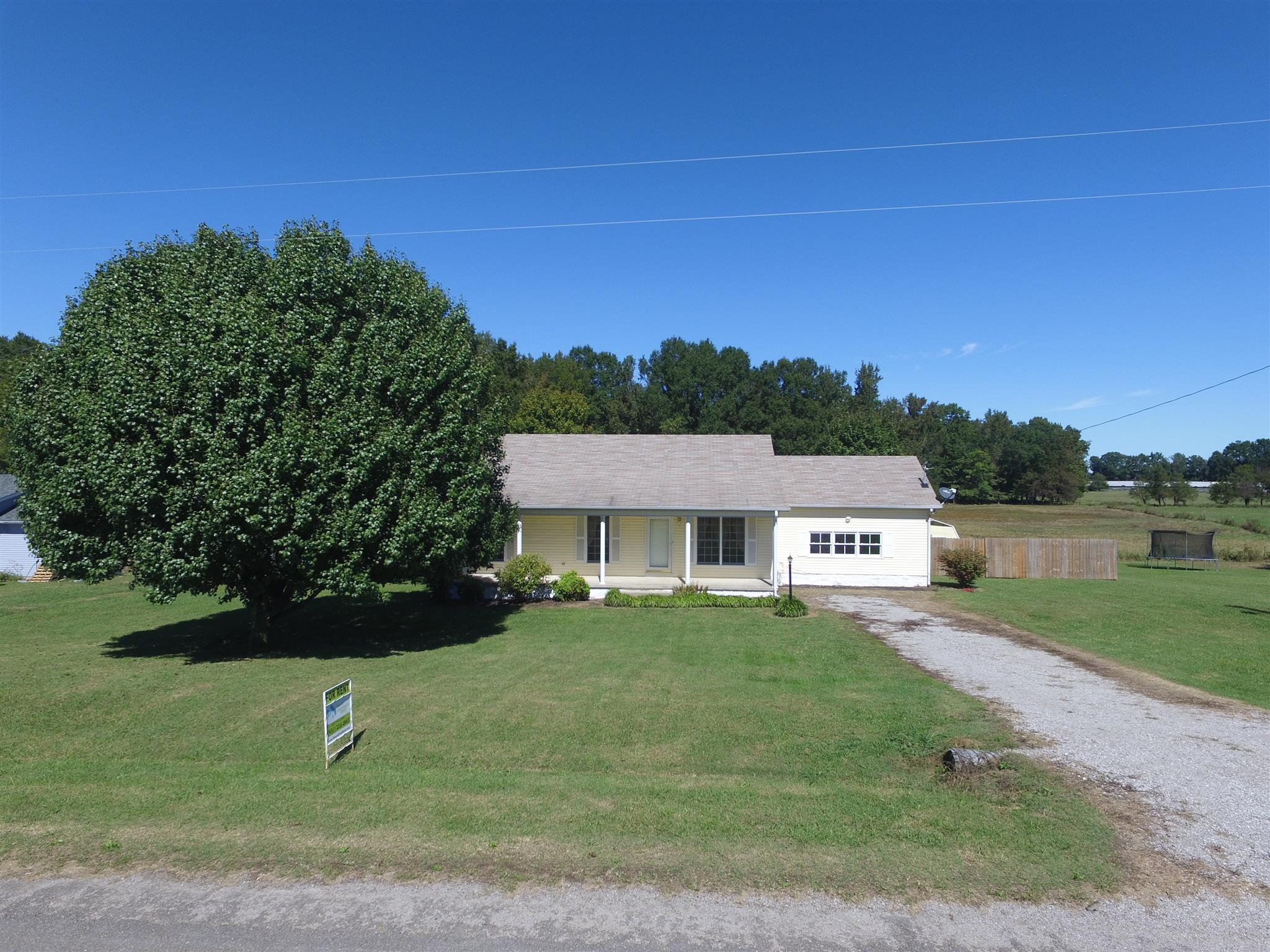 117 Robinson Road Winchester, TN 37398 - Photo 1 of 1 Plenty of living space in this quiet country home.