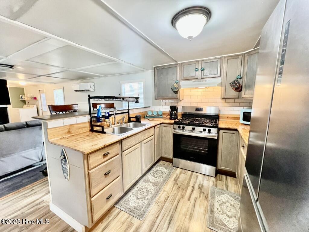 113 Old Farm Road Hampstead, NC 28443 - Photo 3 of 32 Kitchen