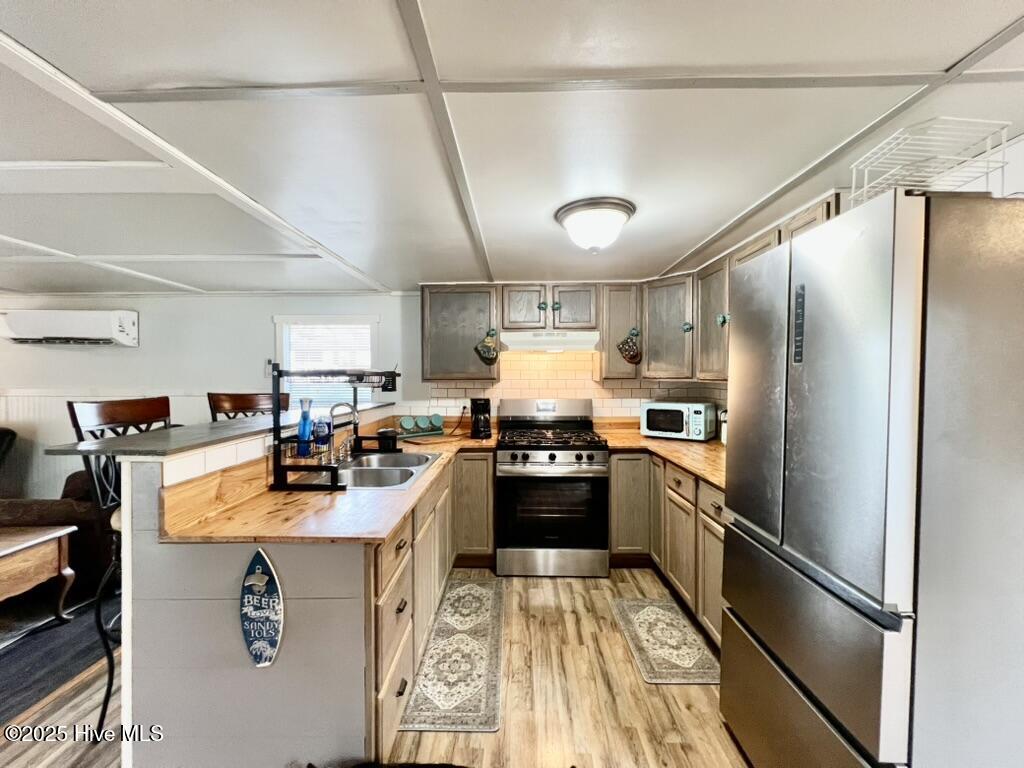 113 Old Farm Road Hampstead, NC 28443 - Photo 4 of 32 Kitchen