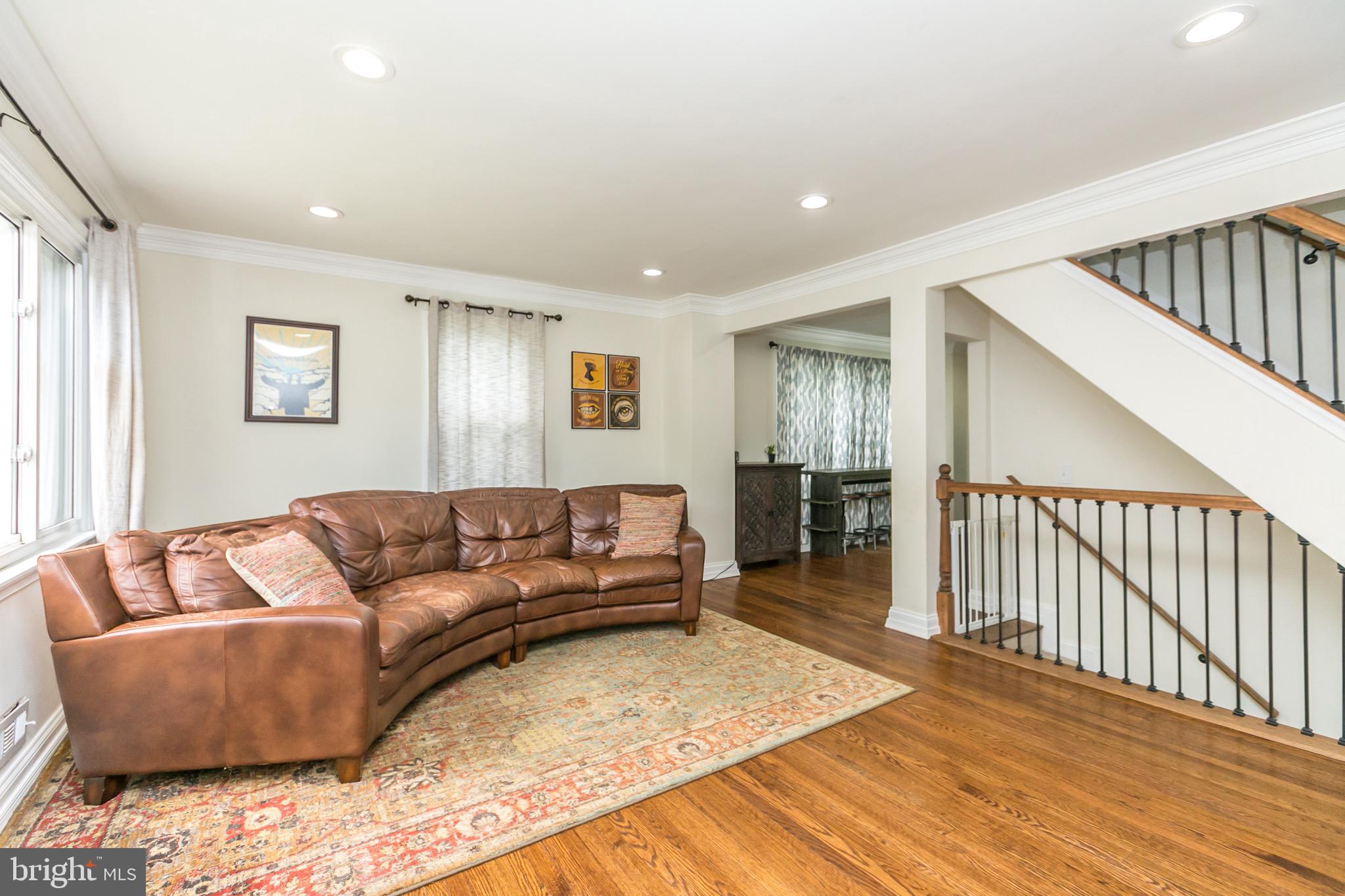 712 Overbrook Road Baltimore, MD 21212 - Photo 10 of 31 Living room