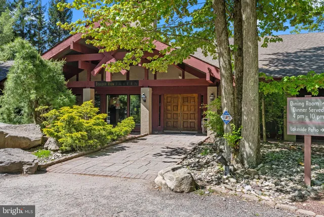 $1,192,000 | 438 Mountainwoods Drive, Lake Harmony, PA 18624