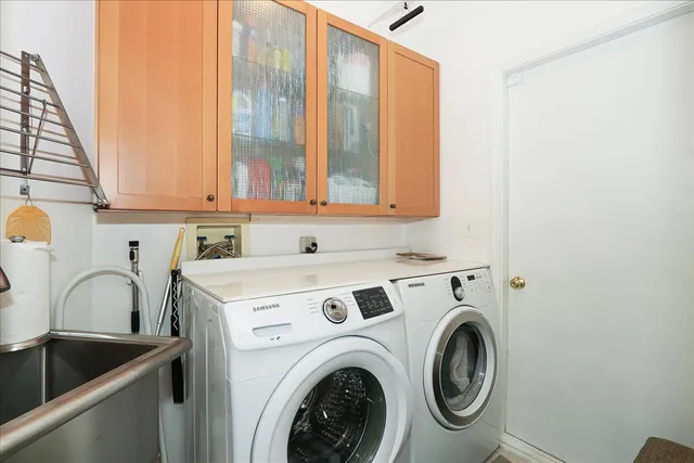 a view of utility room with washer and dryer