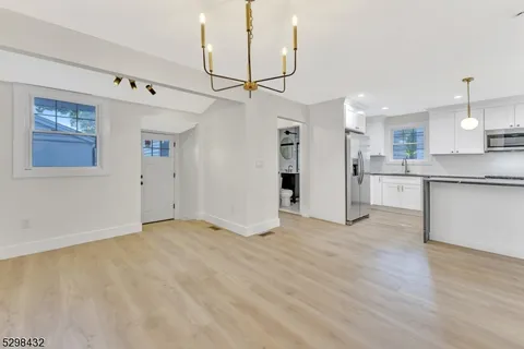 $4,000 | 317 Montclair Avenue, Newark, NJ 07104