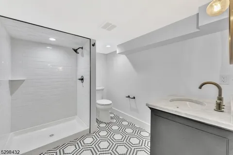 $4,000 | 317 Montclair Avenue, Newark, NJ 07104