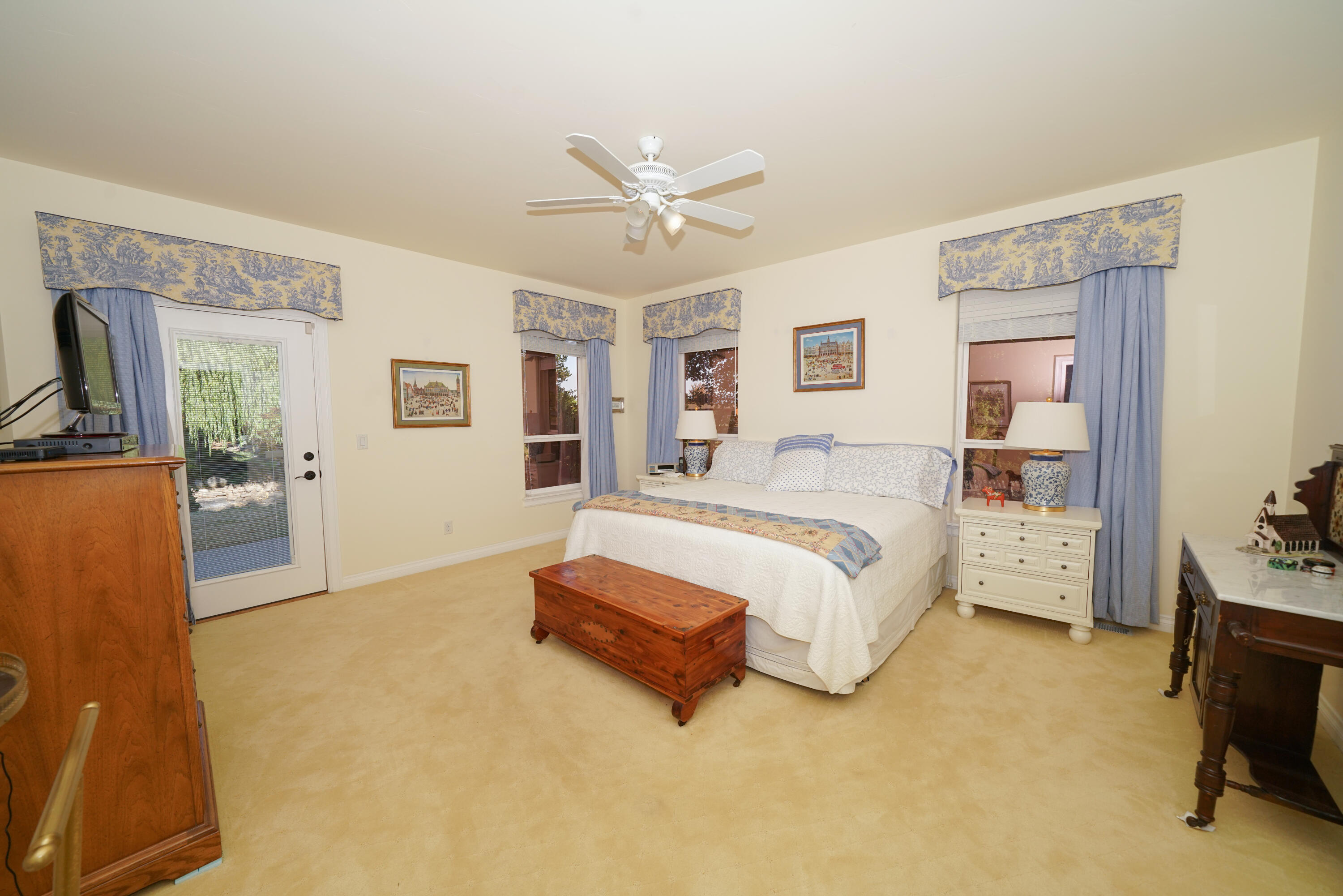 2994 Freeland Road Central Point, OR 97502 - Photo 24 of 66 Master Bedroom