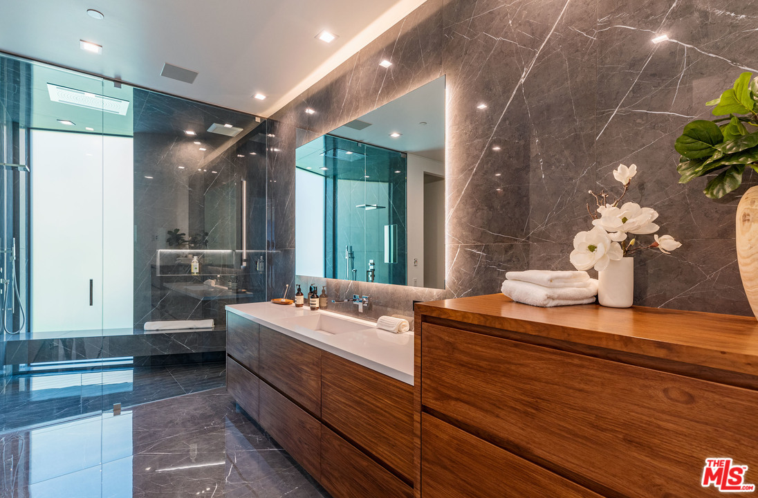 1259 Beverly Estate Drive Beverly Hills, CA 90210 - Photo 25 of 43