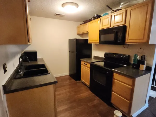 $147,900 | 6536 83rd Court North, Brooklyn Park, MN 55445