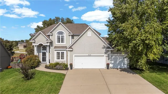 $430,000 | 3920 Southwest Windemere Drive, Lee's Summit, MO 64082