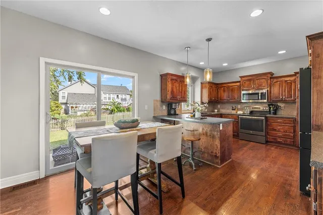 $430,000 | 3920 Southwest Windemere Drive, Lee's Summit, MO 64082