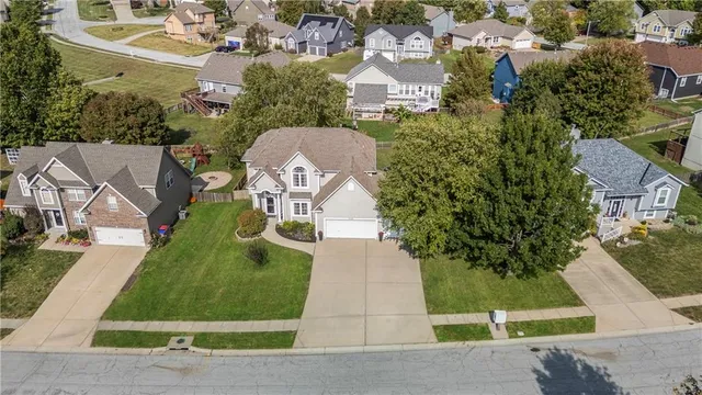 $430,000 | 3920 Southwest Windemere Drive, Lee's Summit, MO 64082