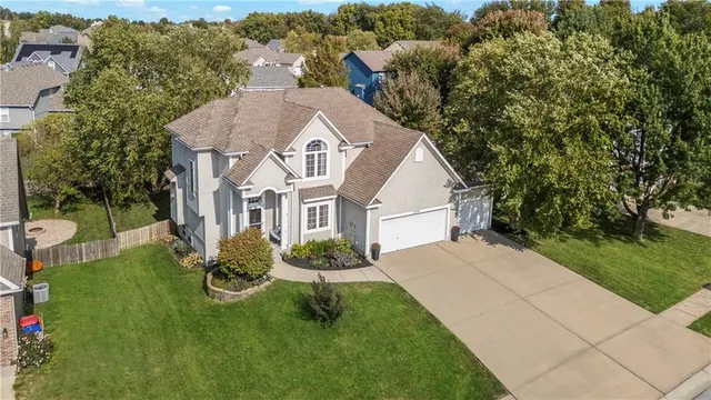 $430,000 | 3920 Southwest Windemere Drive, Lee's Summit, MO 64082