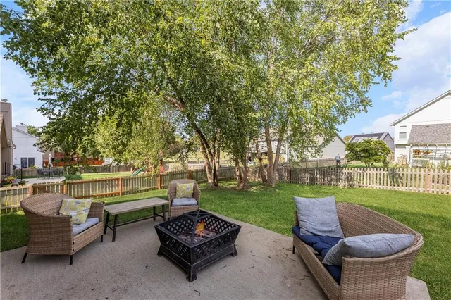 $430,000 | 3920 Southwest Windemere Drive, Lee's Summit, MO 64082