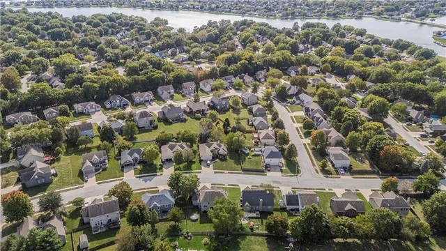 $430,000 | 3920 Southwest Windemere Drive, Lee's Summit, MO 64082