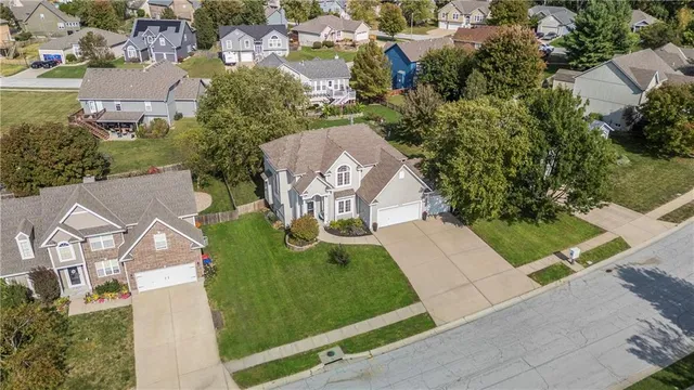 $430,000 | 3920 Southwest Windemere Drive, Lee's Summit, MO 64082