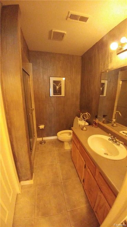 19400 West Eleven Mile Road, Unit 12 Lathrup Village, MI 48076 - Photo 16 of 26