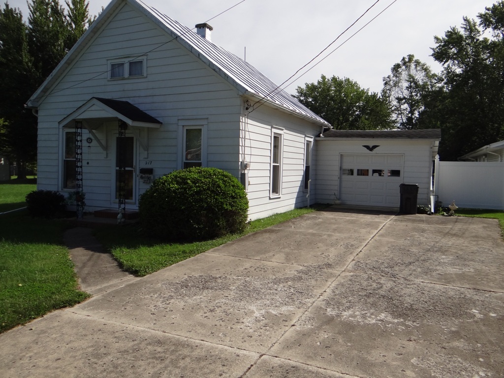217 Angling Road Farmland, IN 47340 - Photo 1 of 19 Gallery Image 1
