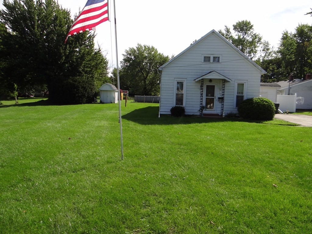 217 Angling Road Farmland, IN 47340 - Photo 2 of 19 Gallery Image 2