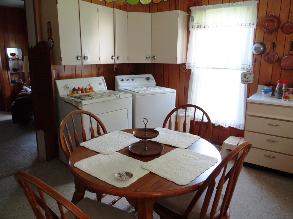 217 Angling Road Farmland, IN 47340 - Photo 11 of 19 Gallery Image 11