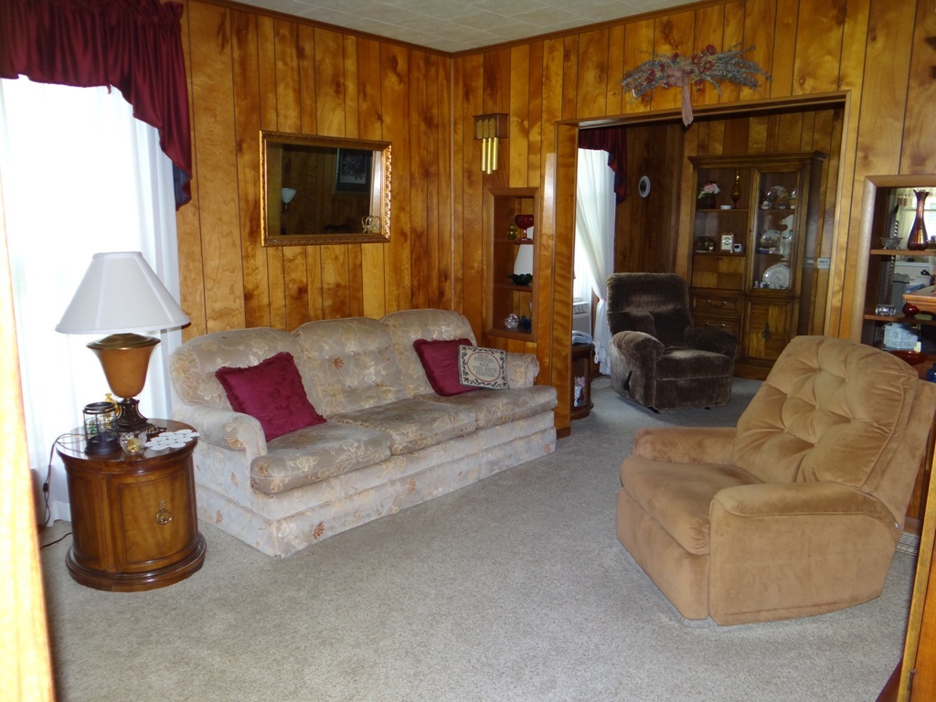 217 Angling Road Farmland, IN 47340 - Photo 3 of 19 Gallery Image 3