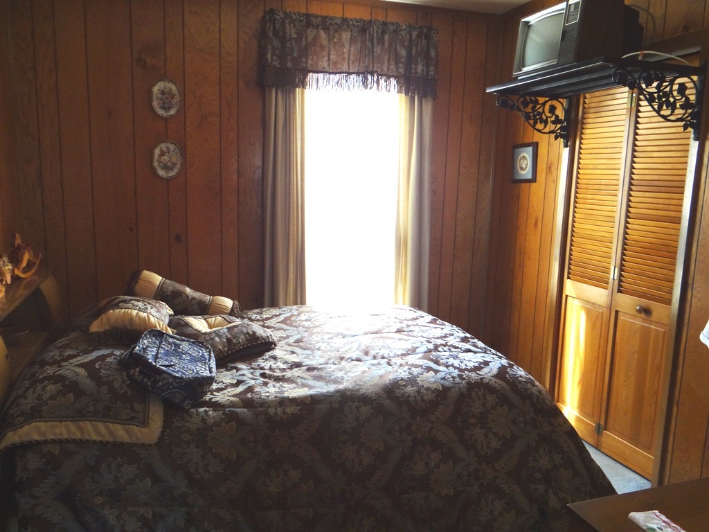 217 Angling Road Farmland, IN 47340 - Photo 6 of 19 Gallery Image 6