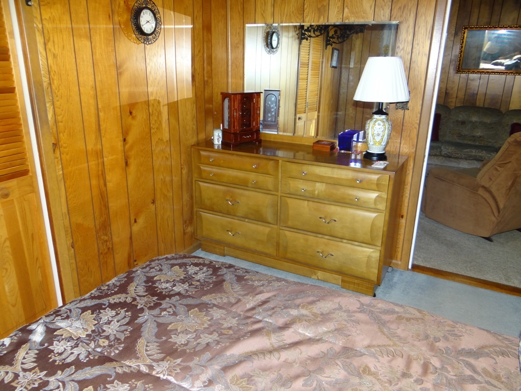 217 Angling Road Farmland, IN 47340 - Photo 7 of 19 Gallery Image 7