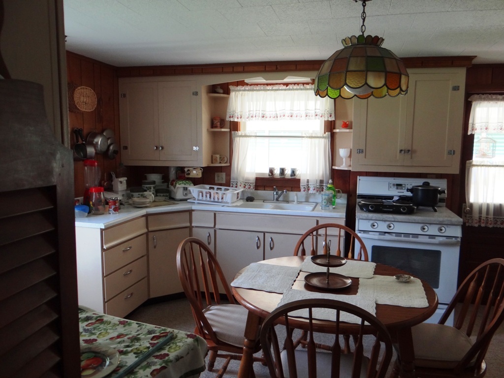 217 Angling Road Farmland, IN 47340 - Photo 9 of 19 Gallery Image 9