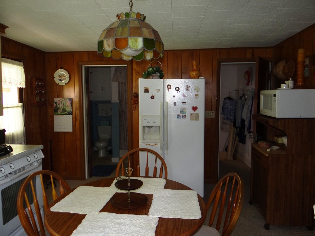 217 Angling Road Farmland, IN 47340 - Photo 10 of 19 Gallery Image 10
