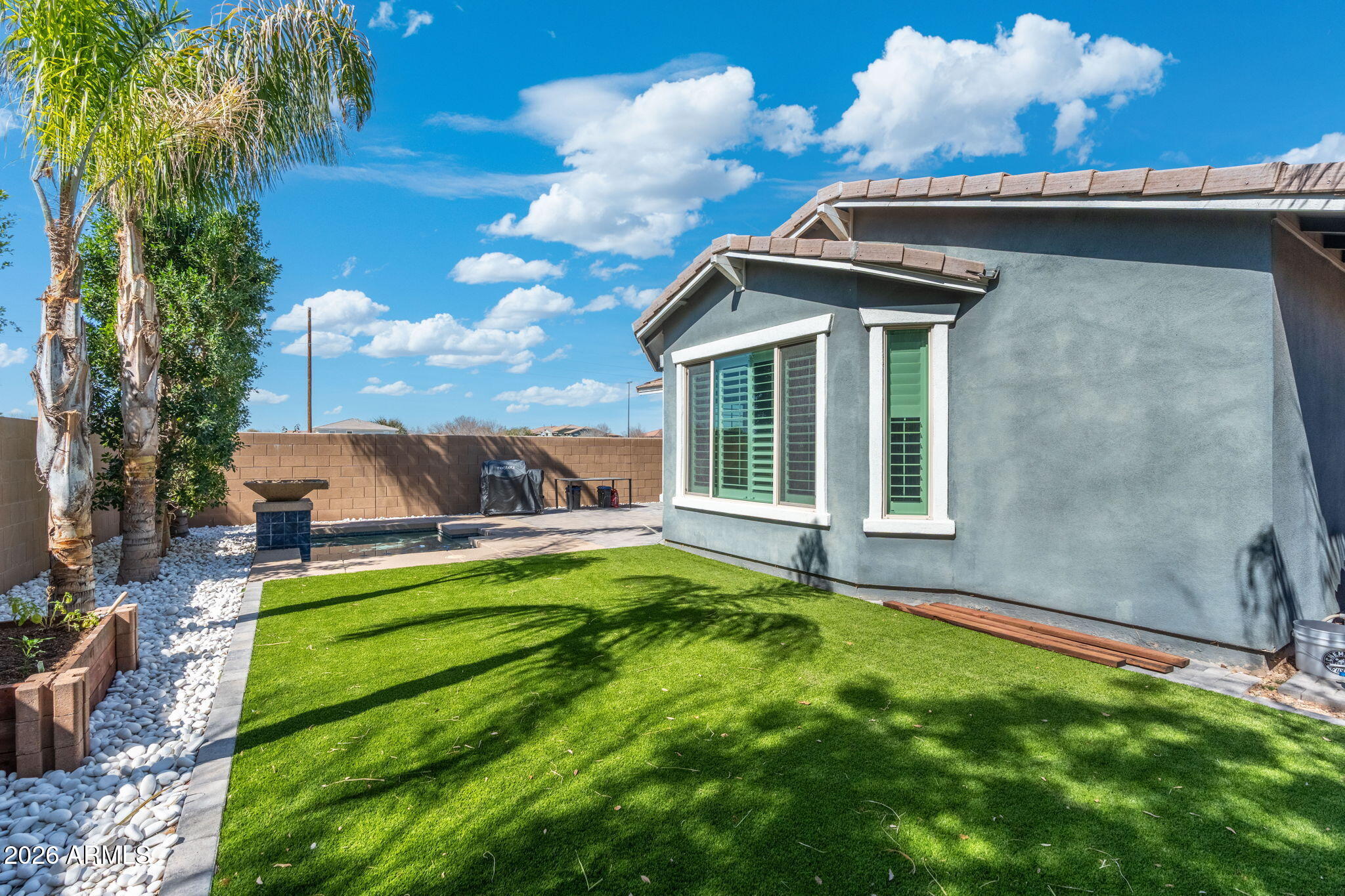 4041 East Amber Lane Gilbert, AZ 85296 - Photo 30 of 31 a front view of a house with a yard