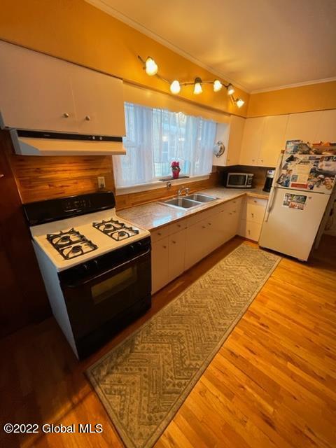 137 Bradford Road Schenectady, NY 12304 - Photo 20 of 40 IMG_7229