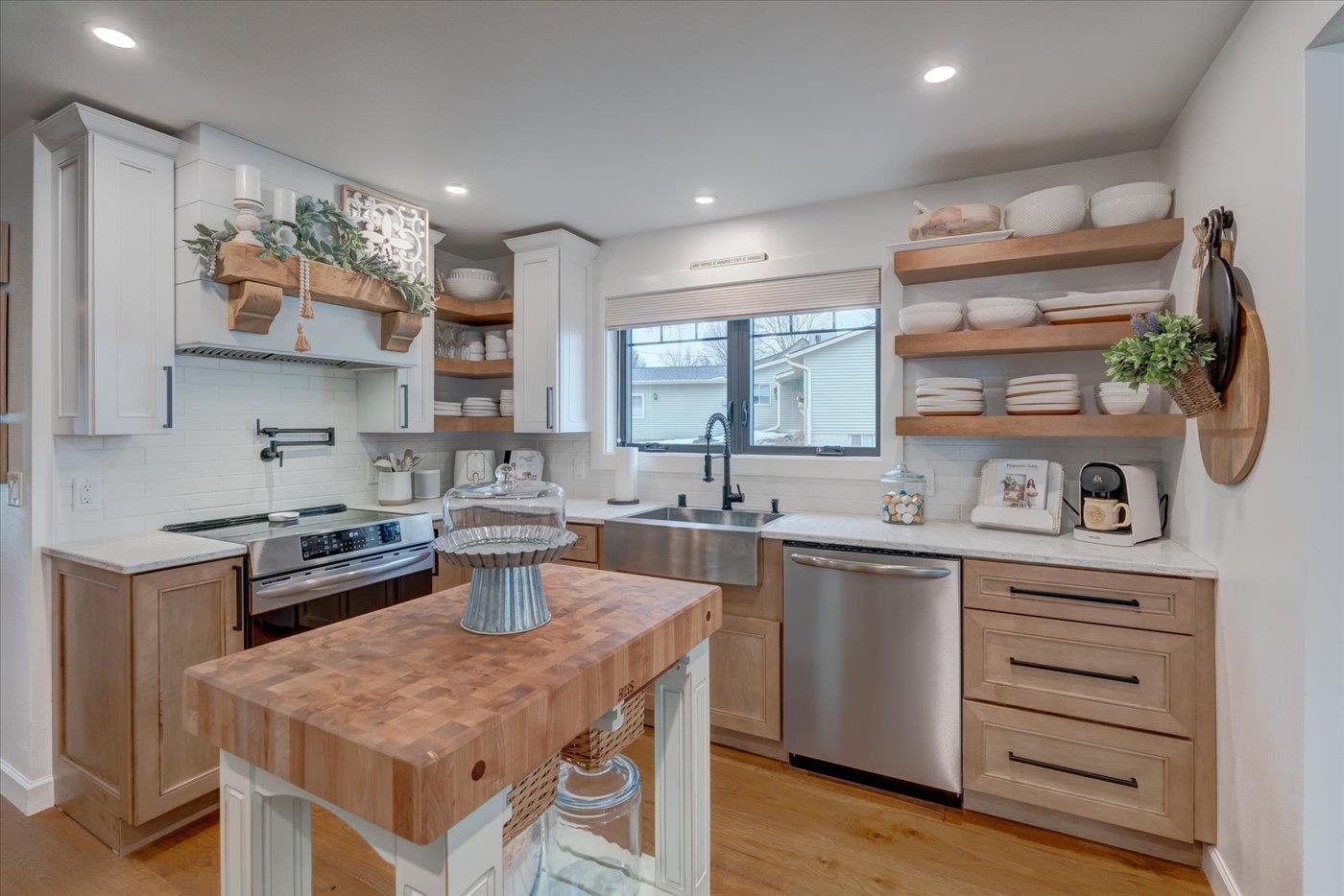 N8595 Sunset Beach Road Beaver Dam, WI 53916 - Photo 13 of 60