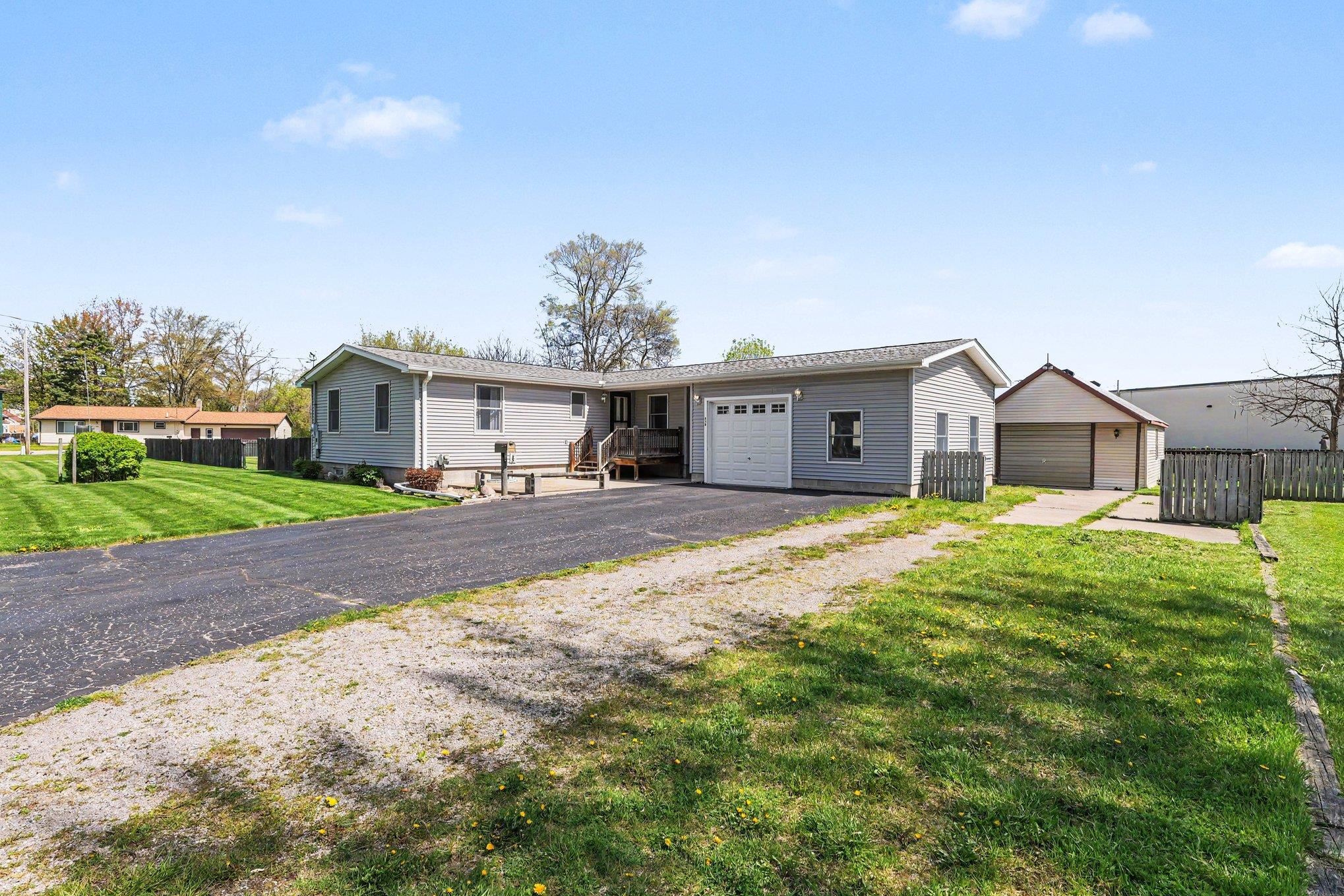 418 Cambridge Street Bay City, MI 48708 - Photo 3 of 26