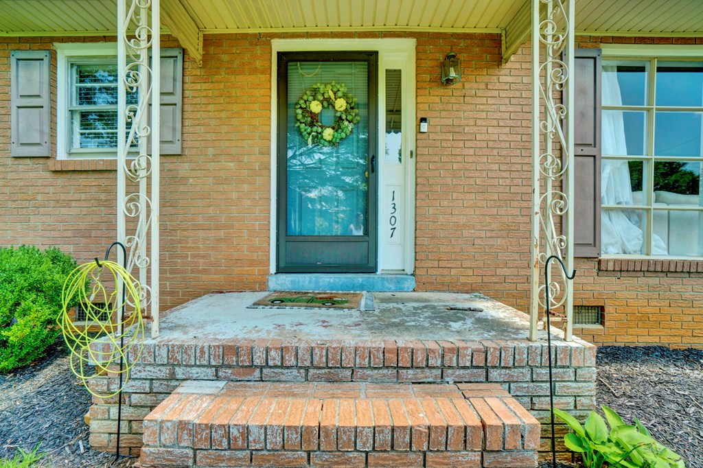 1307 West Alexander Road Greenwood, SC 29646 - Photo 33 of 39 Gallery Image 33