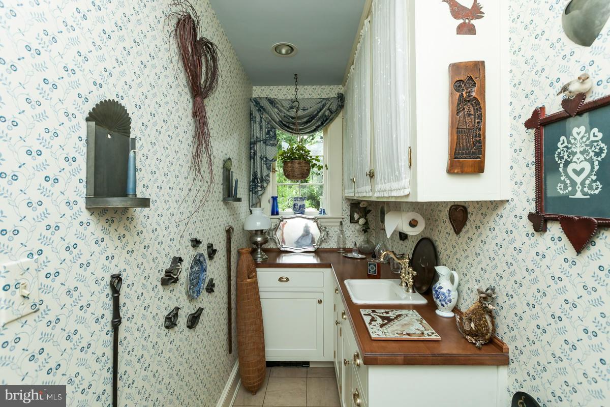 4309 Norwood Road Baltimore, MD 21218 - Photo 12 of 30 Butlers Pantry