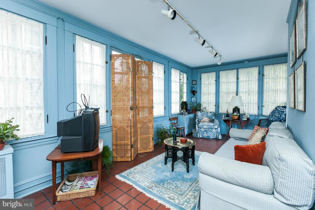 4309 Norwood Road Baltimore, MD 21218 - Photo 6 of 30 Sunroom