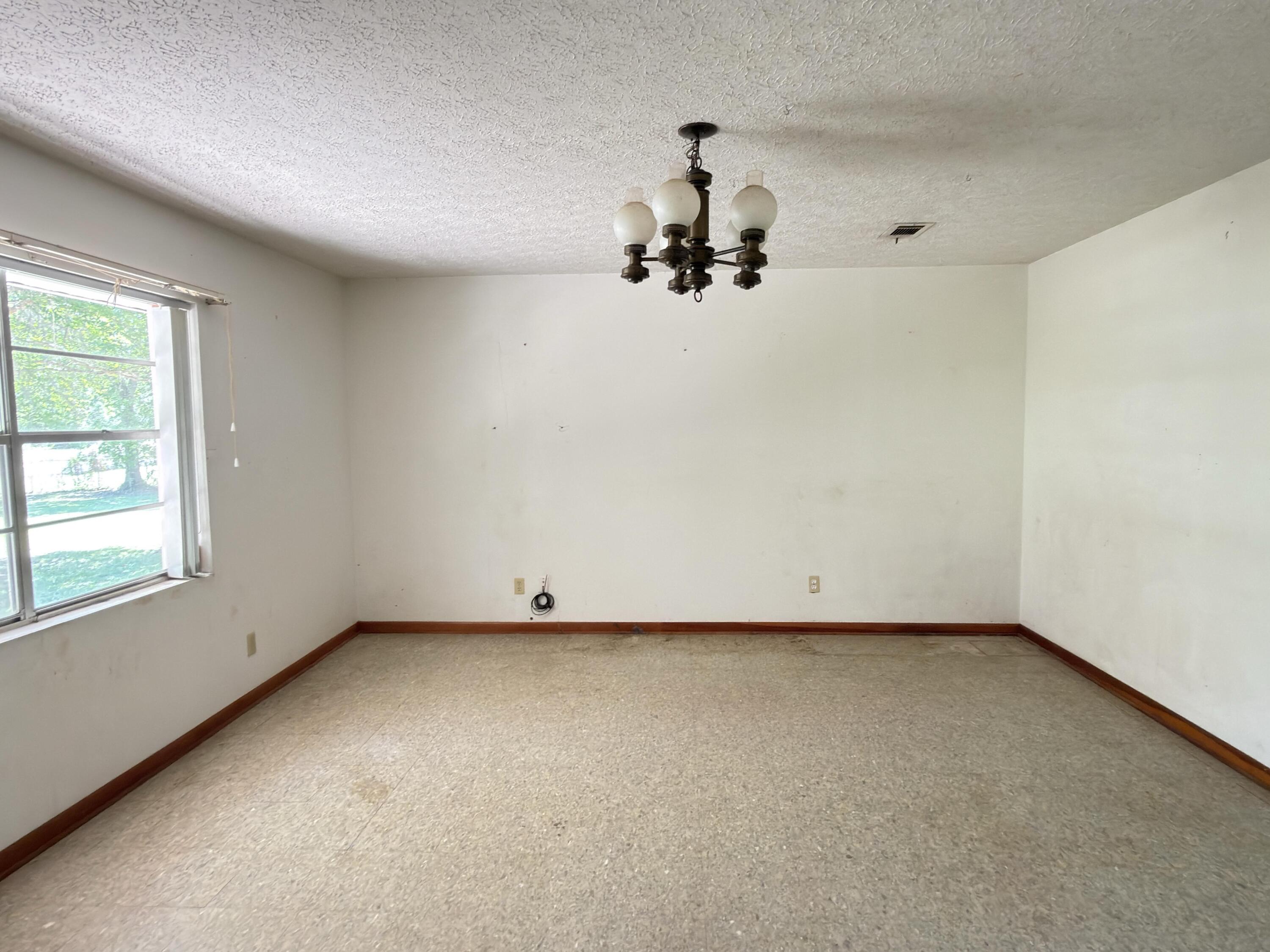 2908 R M Ward Road Ponce de Leon, FL 32455 - Photo 2 of 22 living room