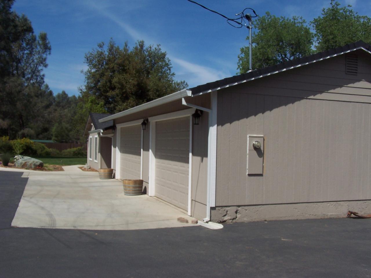 15872 Cloverdale Road Anderson, CA 96007 - Photo 8 of 24 Garage Side