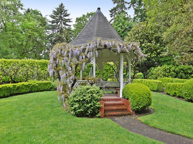 240 Southwest Tryon Hill Road Portland, OR 97219 - Photo 14 of 14 Gallery Image 14