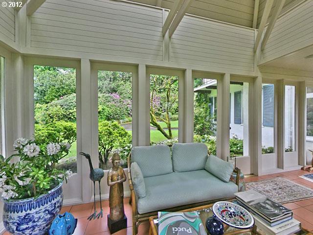 240 Southwest Tryon Hill Road Portland, OR 97219 - Photo 5 of 14 Gallery Image 5