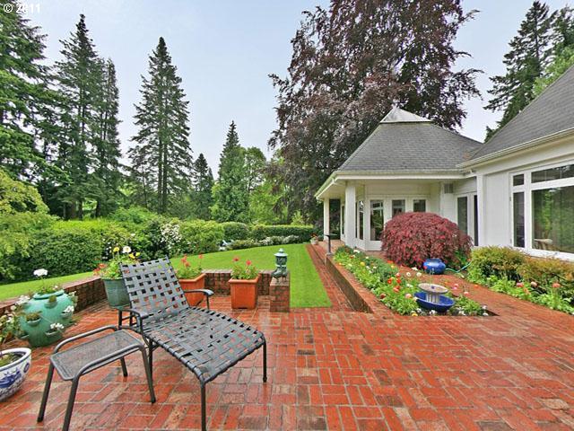 240 Southwest Tryon Hill Road Portland, OR 97219 - Photo 9 of 14 Gallery Image 9